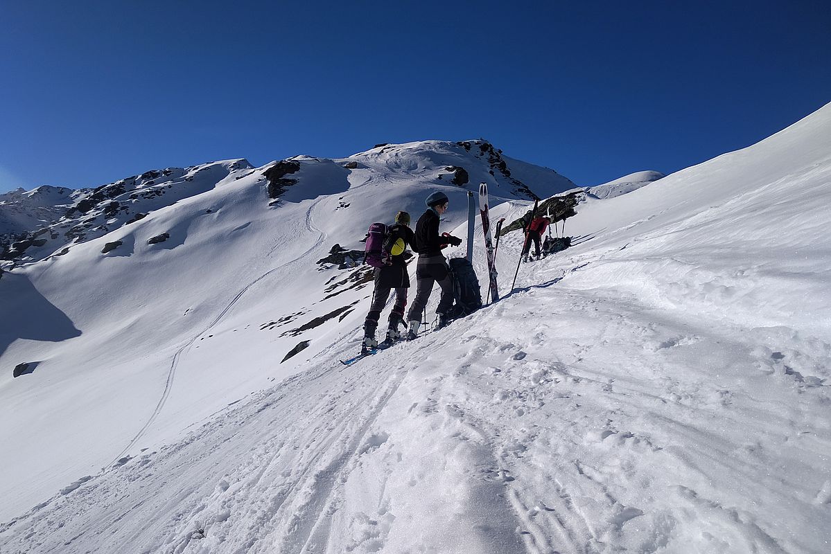 Sonnenpause nach dem Joch