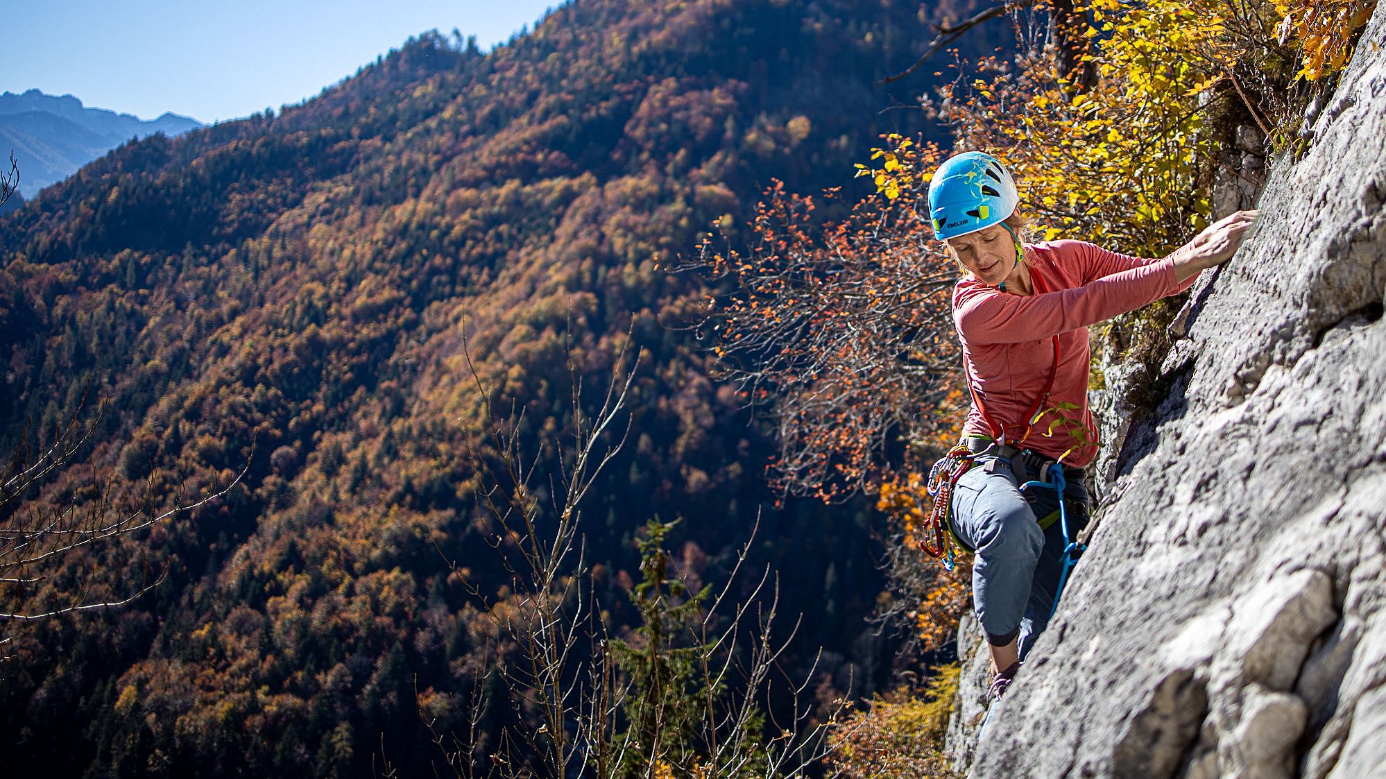 Nicole genießt die Herbstsonne in "Gartler-Freid" (5) in Klobenstein