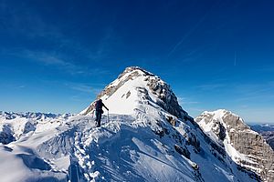 Die letzten Meter vom Skidepot auf den Gipfel