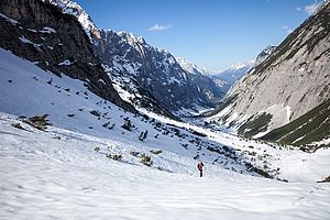 Durchs Roßloch auf die Lalidererwand