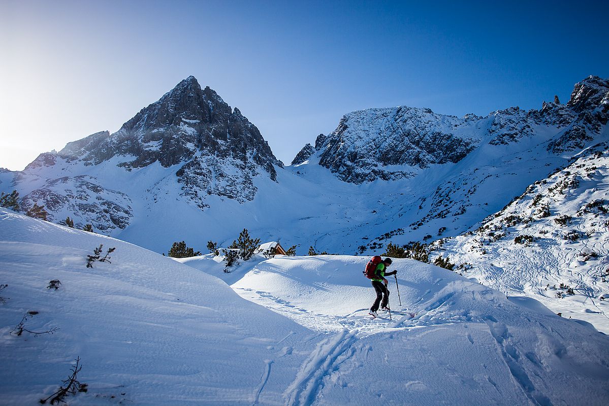 Am Winterraum der Hanauer Hütte war es am letzten Wochenende sehr voll - entsprechend verspurt ist das umgebende Tourengebiet.