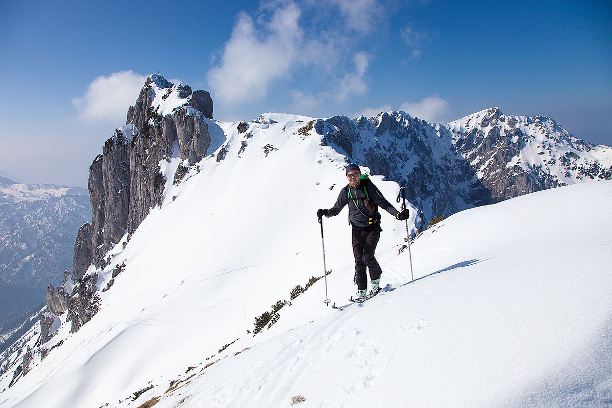 Die letzten Meter zum Skigipfel des Roßkaiser.