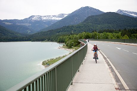 Landschaftlich super, verkehrstechnisch ungut - entlang des Sylvensteinspeichers