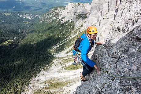  Tiefblick aus der letzten Seillänge.