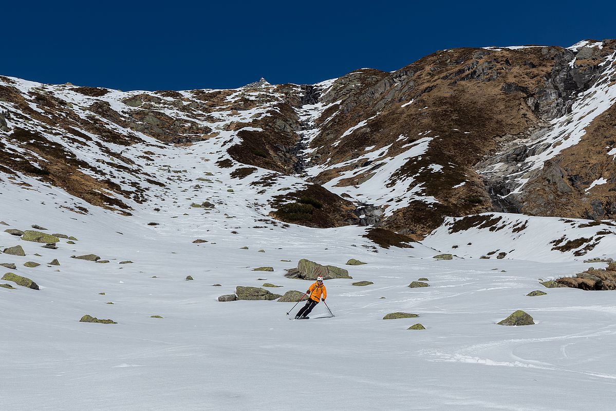 Im unteren Teil ebenfalls guter Firn, aber Steinslalom