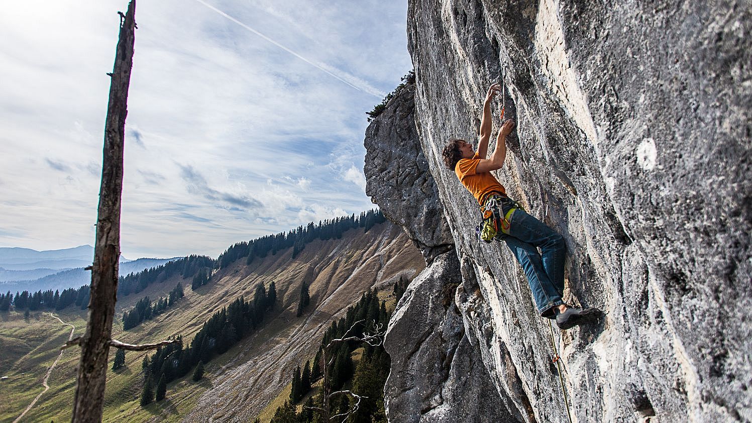 Stefan Rehm in seiner Route "Breaking the waves" (9+) an der Krettenburg