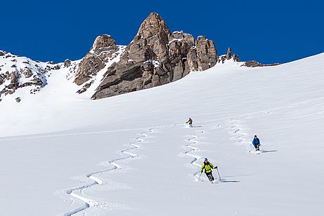 Gute Bedingungen auf dem Garaneberkees bei der Abfahrt vom Vorderen Seekopf zur Eisseehütte.