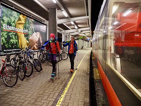 Glücklich und zufrieden fahren wir am Abend mit dem Zug wieder nach Hause.