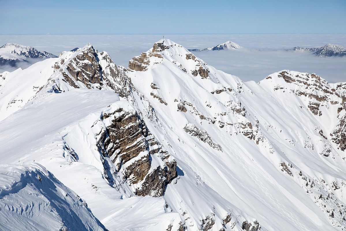 Blick vom Feldernkopf zur Schöttelkarspitze mit frischen Spuren in der Ostflanke.