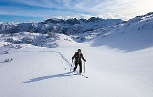 Gut geplant ist halb gewonnen - einsame Skitour bei 40 cm Neuschnee und LWS 3 entlang der eher harmlosen Route auf den Vorderunnütz