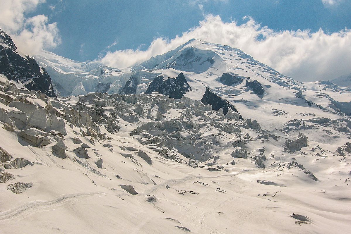 Der zerissene Bosson-Gletscher, im Hintergrund der Dome du Gouter 