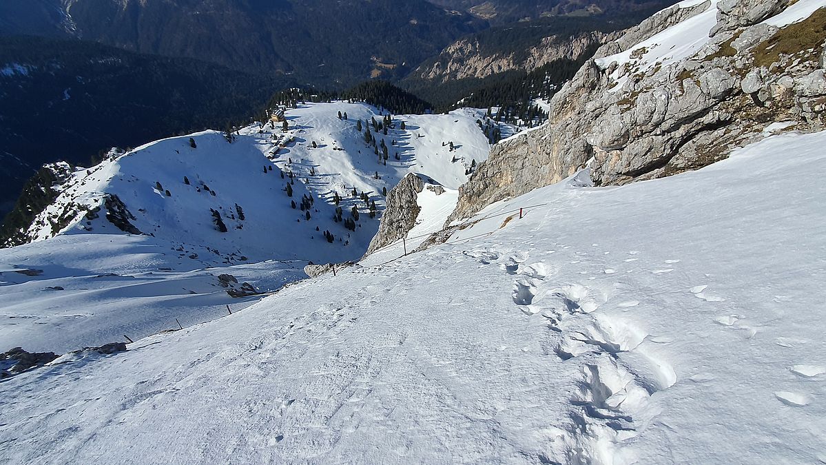 aber leider gefolgt von bockhartem Schnee = kein Skigelände