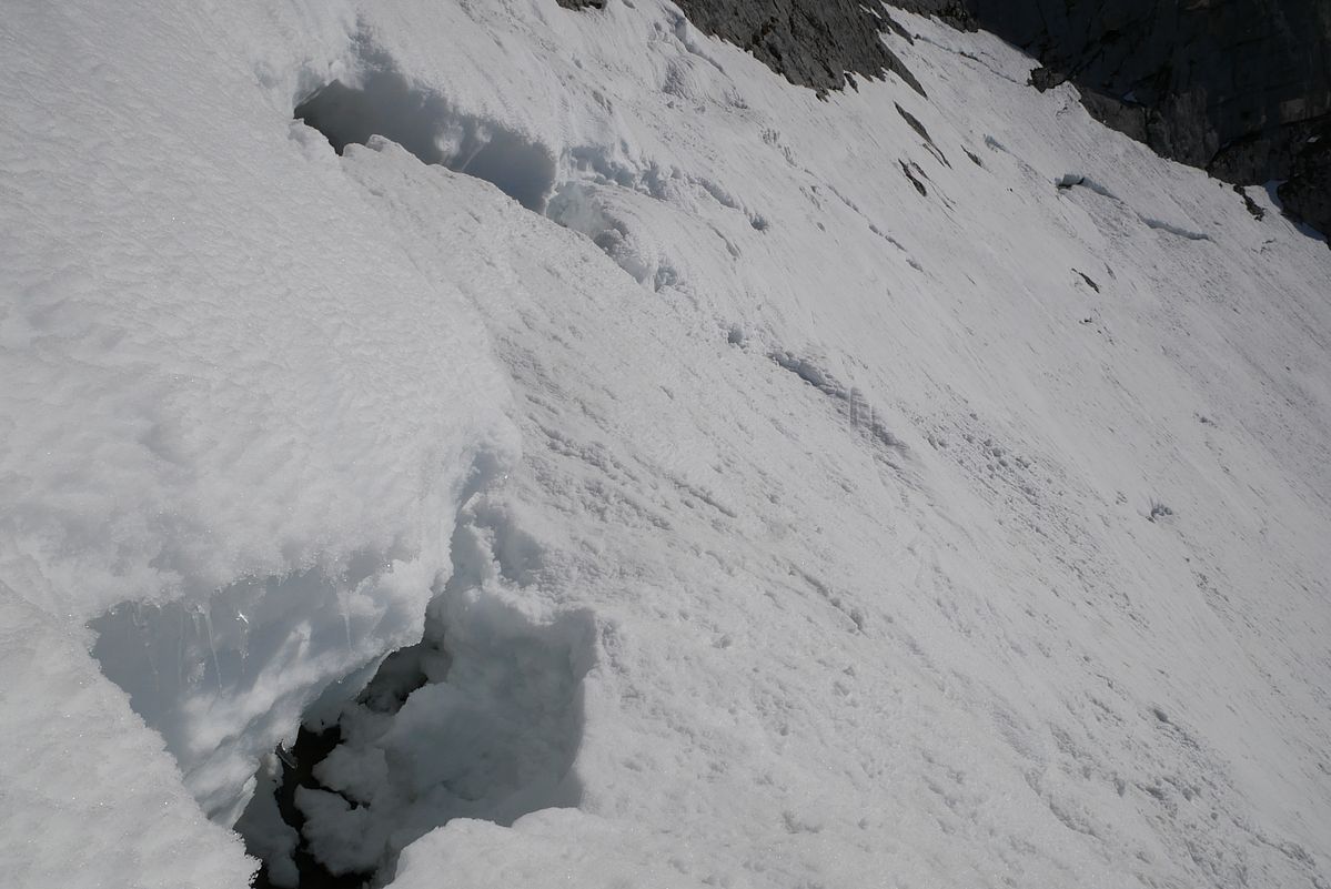 Schneemäuler in der W-Grat Rinne, die es zu überwinden gilt