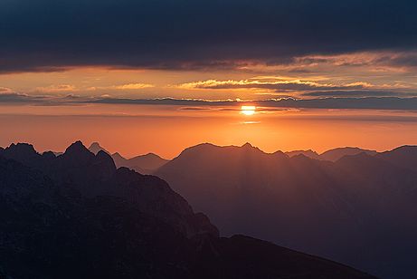 Sonnenuntergang über den Ammergauer Alpen