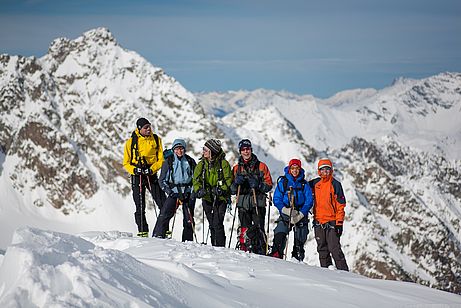 In einer netten Gruppe machen Skitouren mehr Spaß als alleine