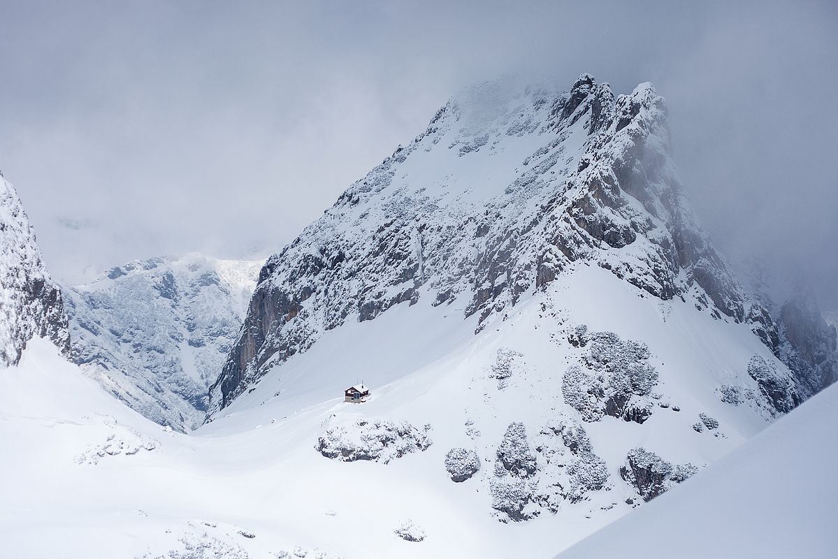 Am Beginn der Rinne zum Schönwetterfensterl reisst es auf