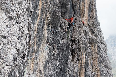 Alpiner Quergang in der zweiten Seillänge der "Messner".