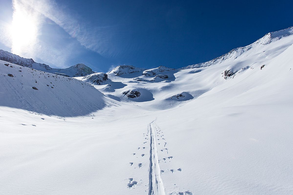 Im Talschluss lagen rund 5 cm Pulver auf der Altschneedecke.