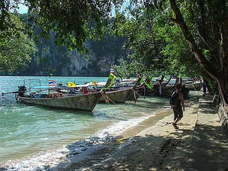 Zustieg entlang Railey East-Beach zur Muay Thai-Wall