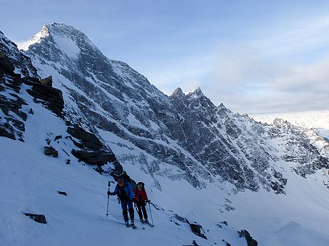 Aufstieg zur Alpeiner Scharte mit Schrammacher und Sagwand im Rücken