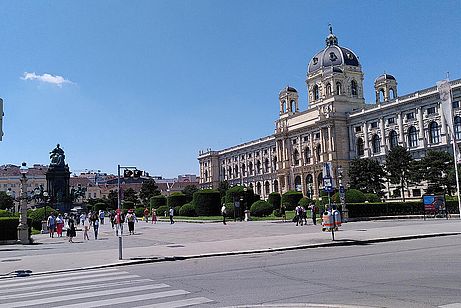 Mit dem Radl erkunden wir die Donaumetropole