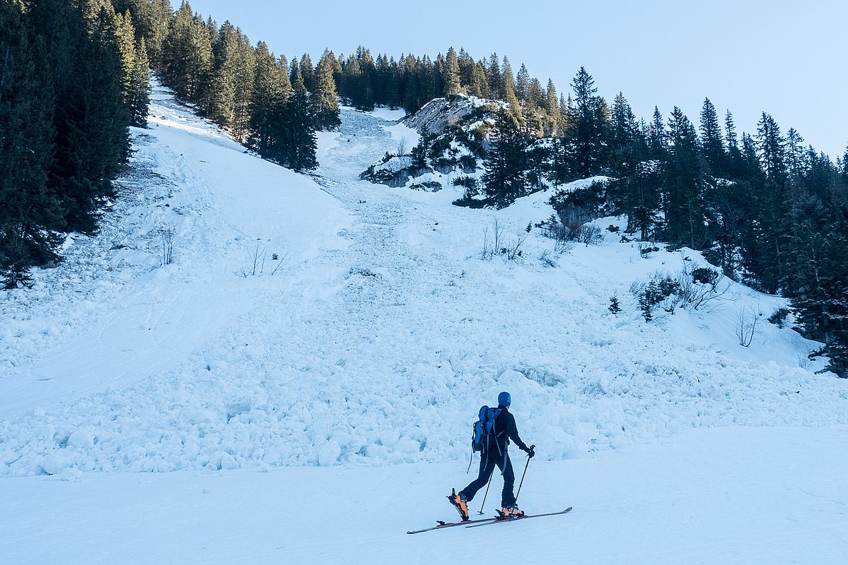 Größerer Gleitschneeabgang in der Westflanke des Röthensteins.