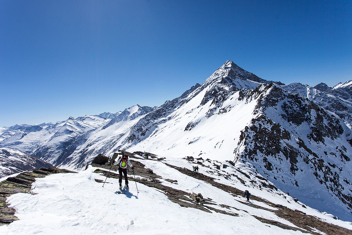 Am Gipfelgrat - hinten die Rötspitze