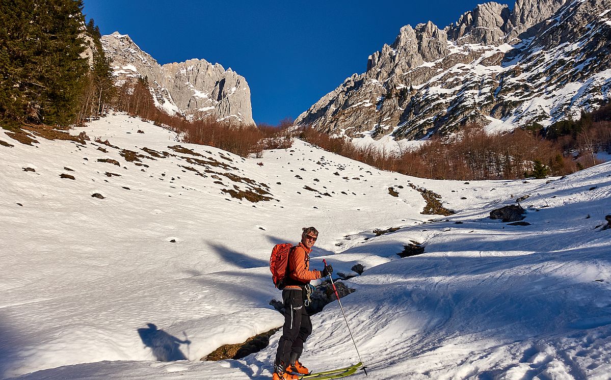 Gefrorene Altschneedecke unterhalb der Gaudeamushütte