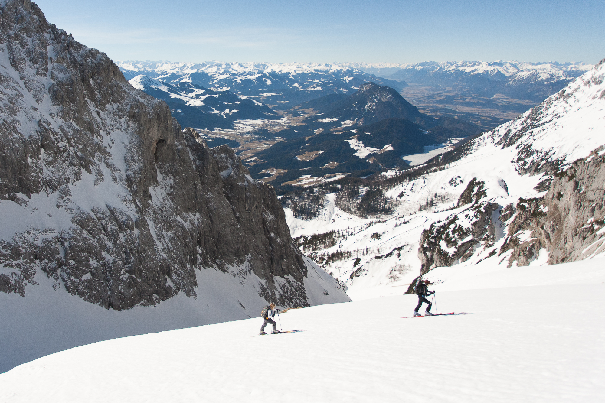 Nach der Steilrinne wieder gemütliches Skigelände