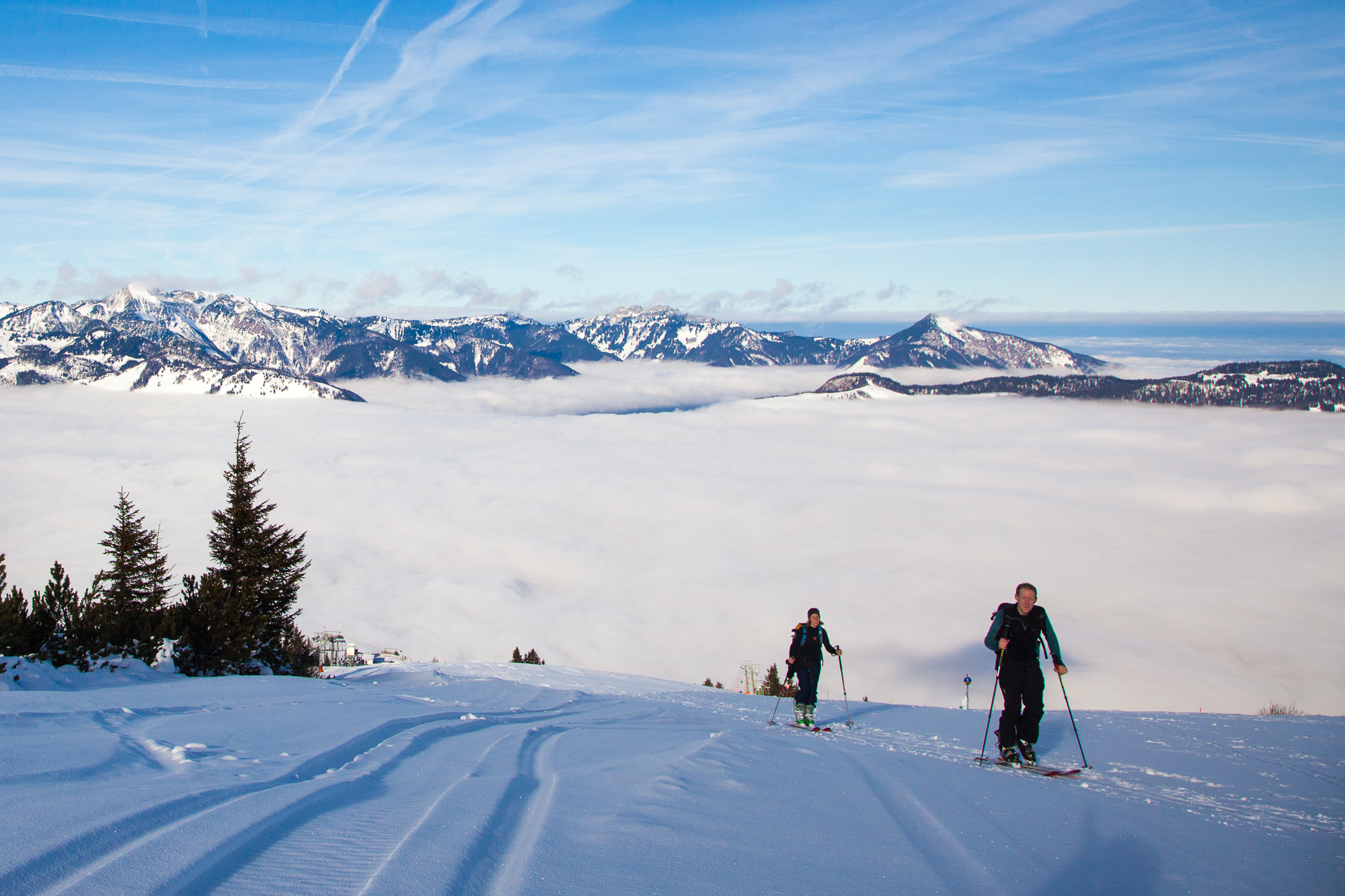 ab ca. 1200 m sind wir dann überm Nebel und der Schnee wird auch mehr und schö