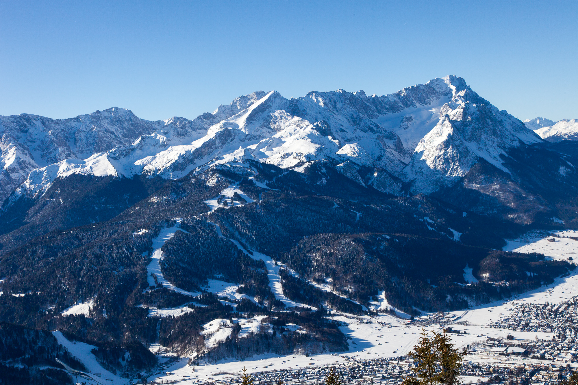 Blick vom Gipfel zur Zugspitze