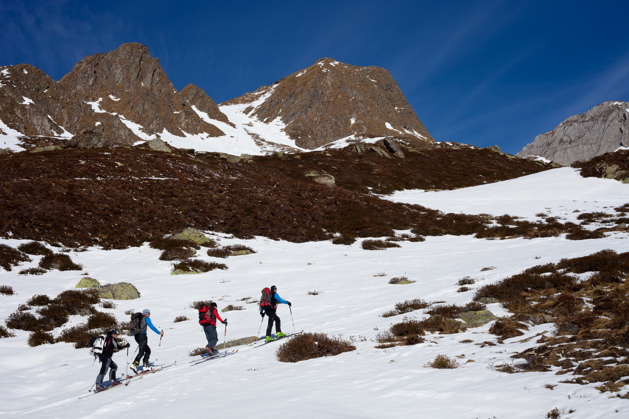 Schneepuzzle im Aufstieg zur Eisbruggspitze 