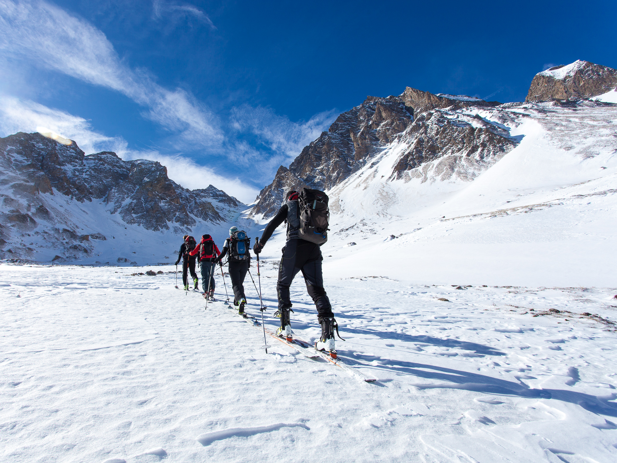 Windverblasene Schneedecke an der Weitenbergalm im Aufstieg zur Wurmaulspitze