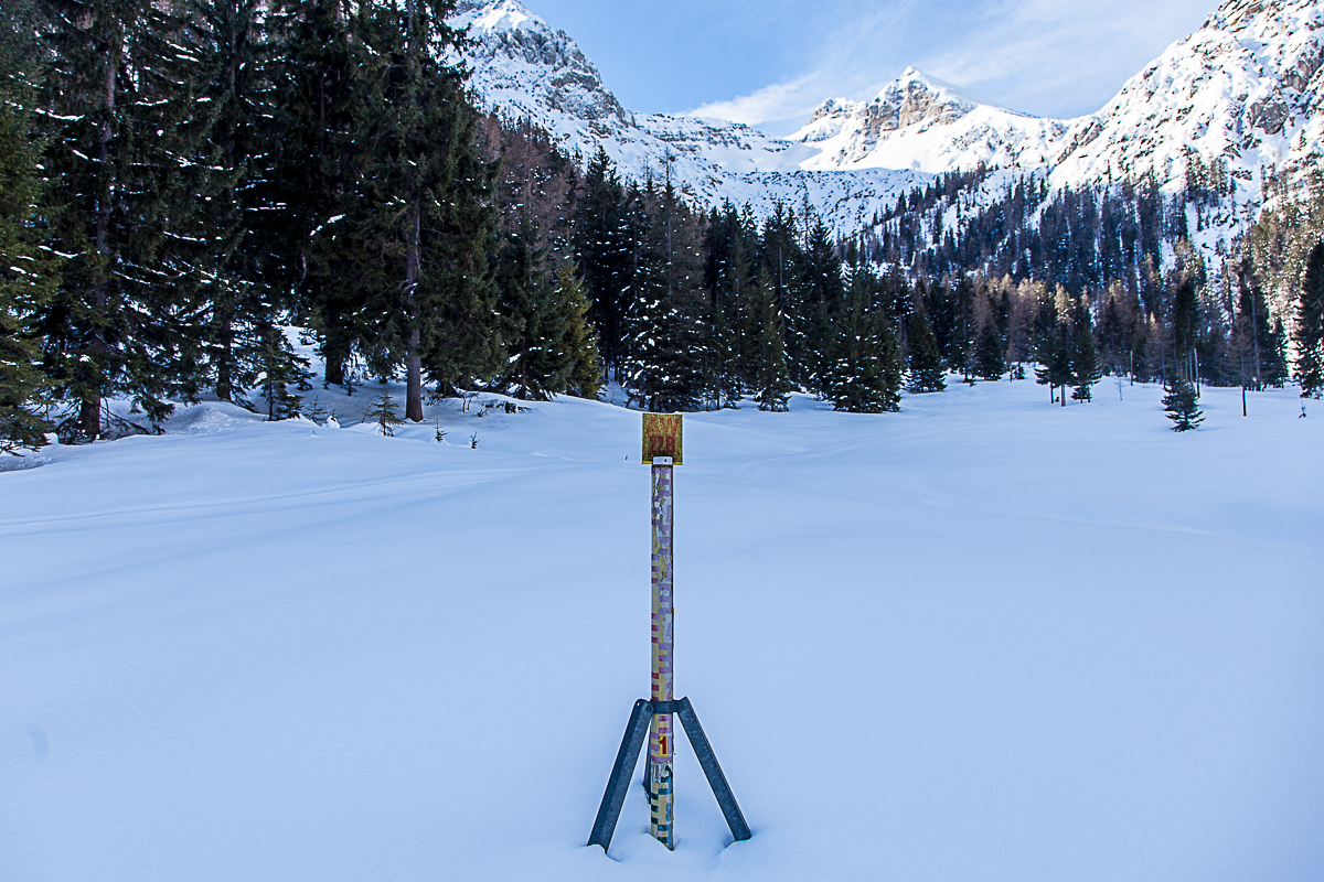 Knapp ein Meter Schnee an der Gernalm - im Hintergrund unser Kar. 