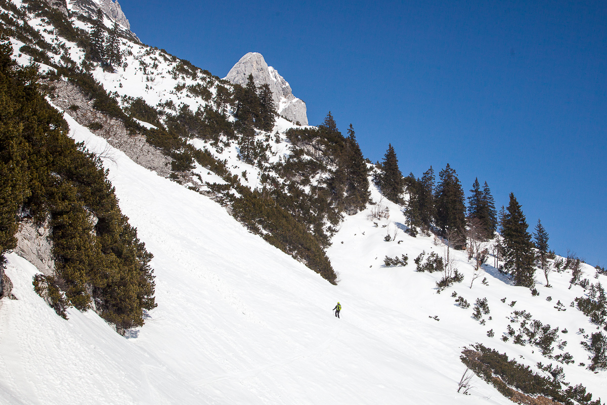 In der Abfahrt zum Höhenweg durchs Bärentaler Grinn