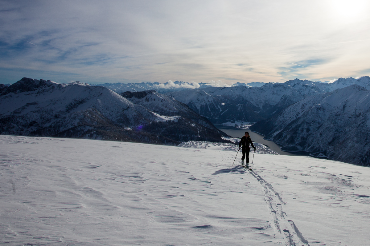 Die letzten Meter zum Gipfel, hoch überm Achensee