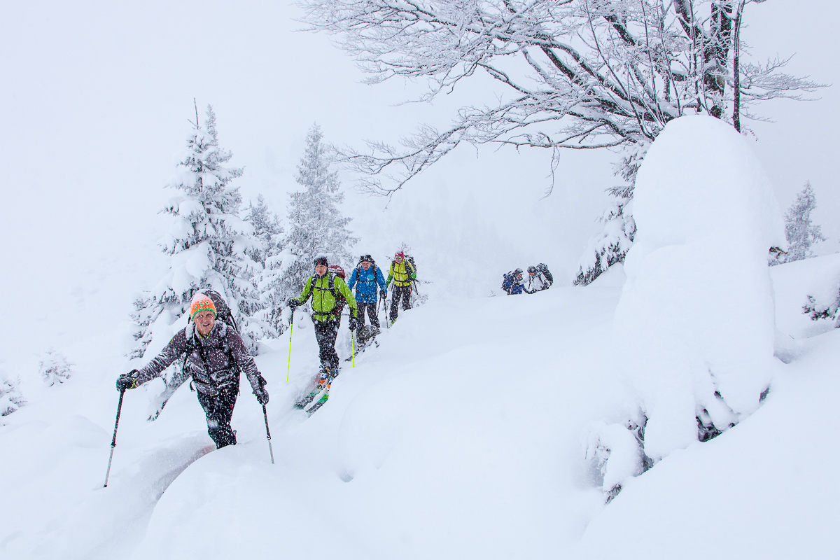 Tief winterlich im Gipfelhang des Trainsjoch