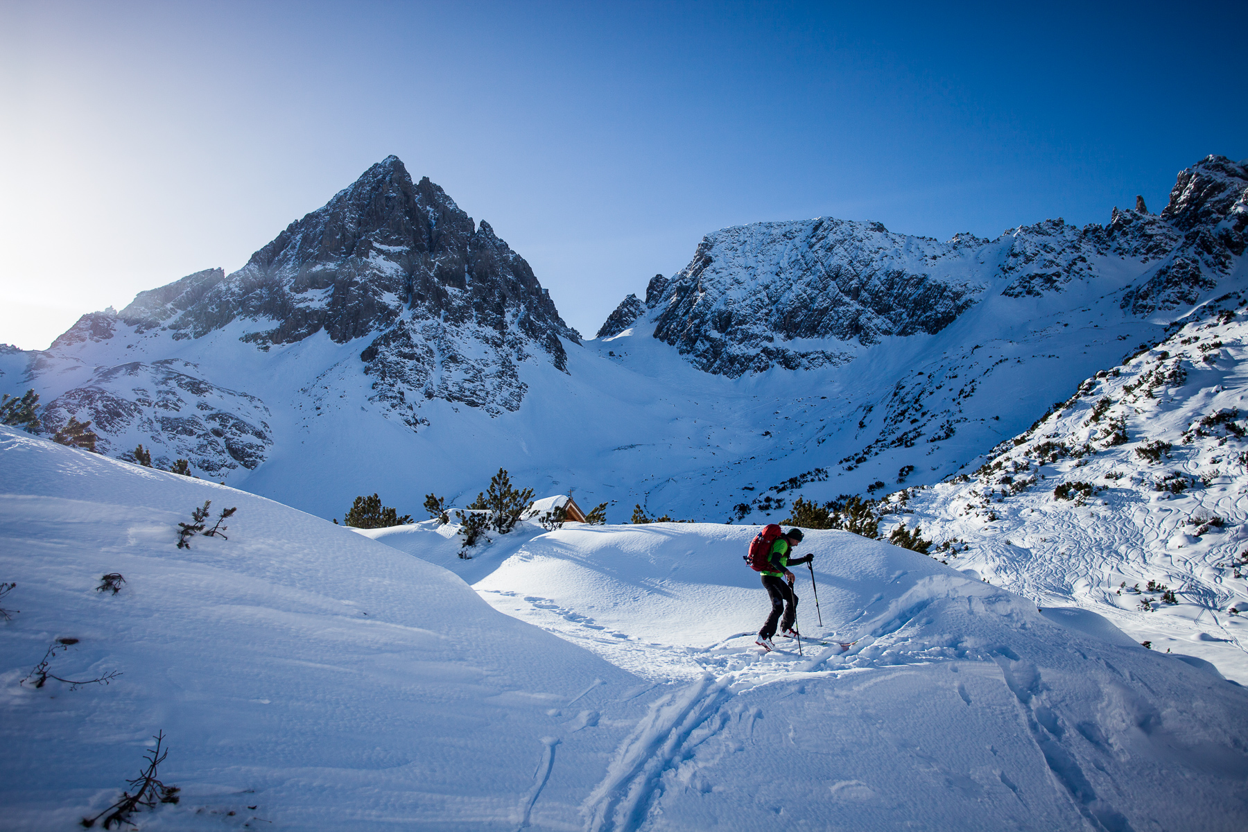 Am Winterraum der Hanauer Hütte war es am letzten Wochenende sehr voll - entsprechend verspurt ist das umgebende Tourengebiet.