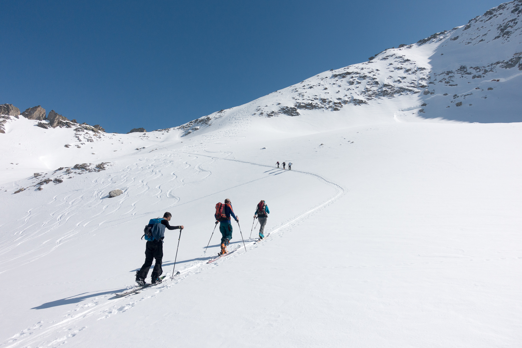 Aufstieg zur Breiten Scharte, rechts ein mächtiger Schneebrettanriss.