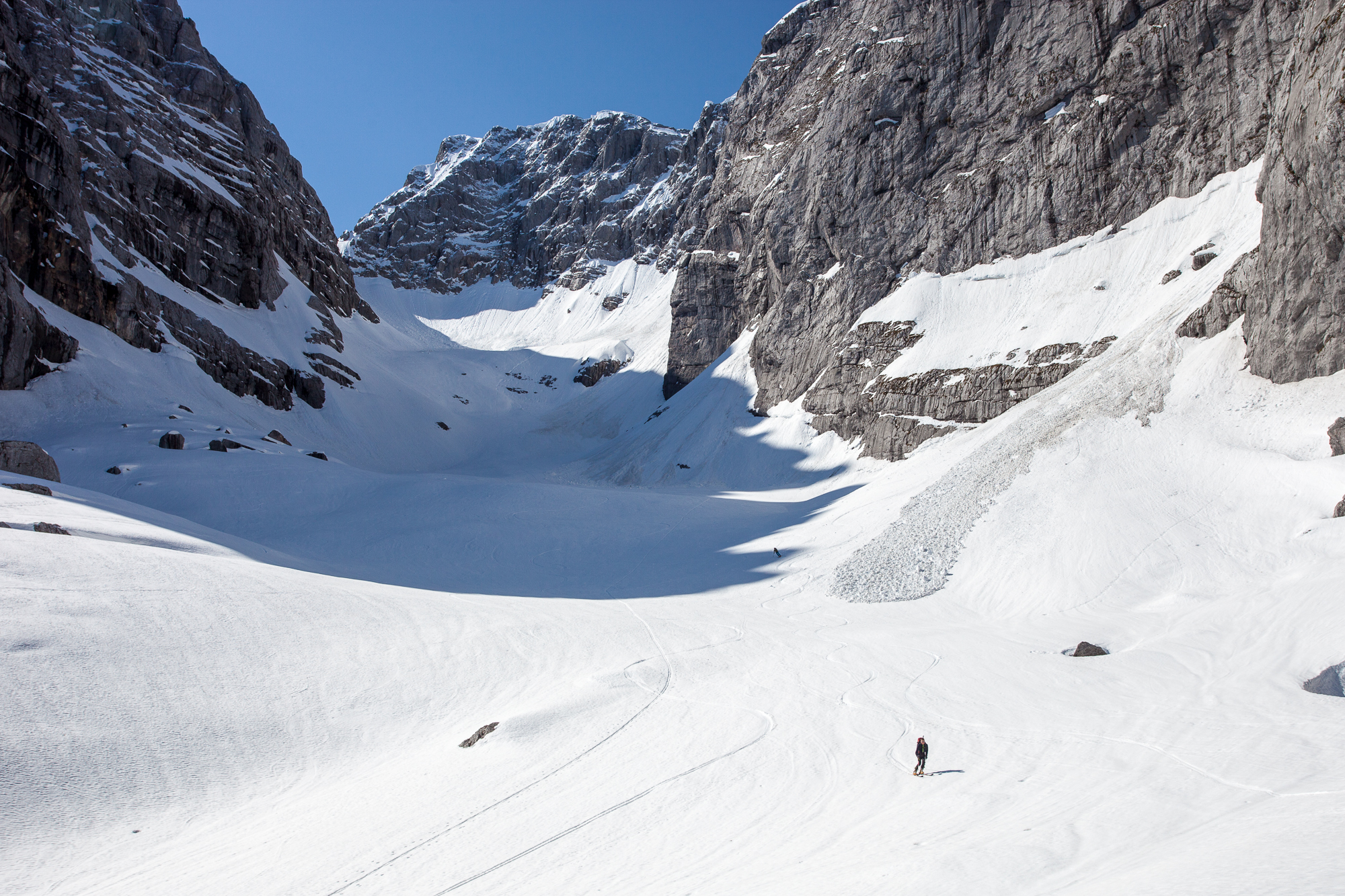 Im mittleren Teil dann aufgefirnte Schneeoberfläche