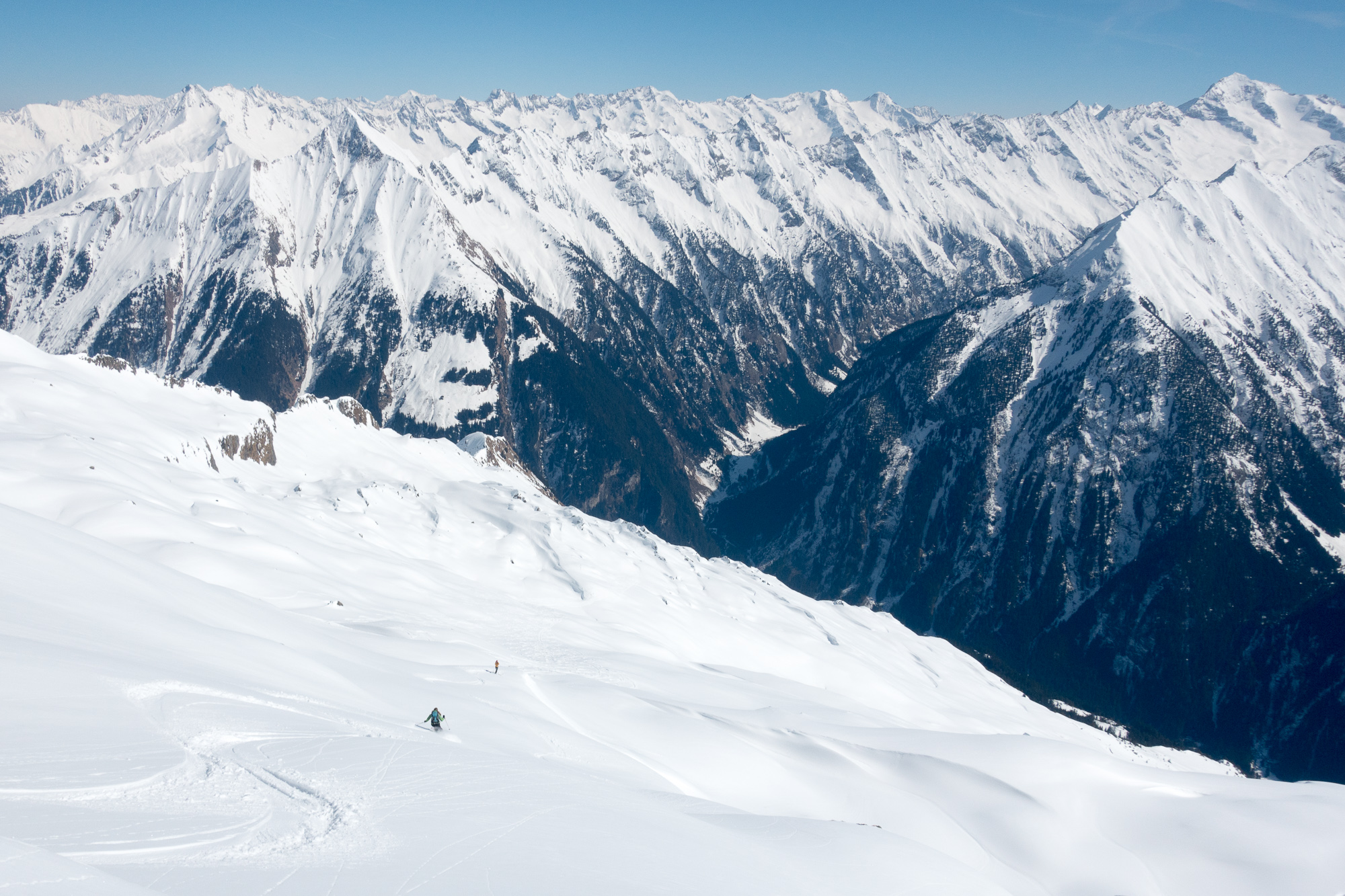 Beginn des 1000-Meter-Hangs zur Feldalm - anfangs noch in pappigem Pulverschnee. 