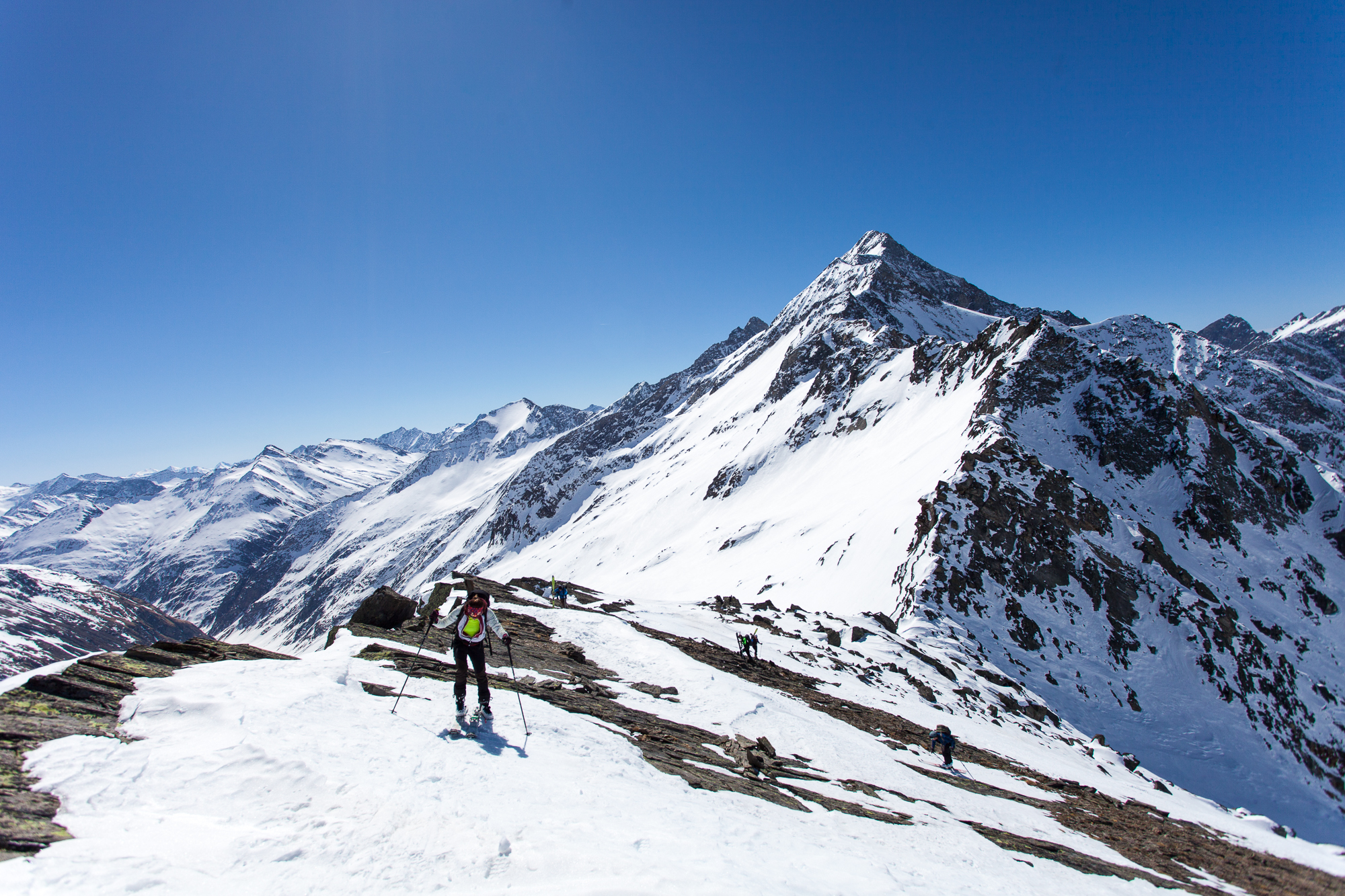 Am Gipfelgrat - hinten die Rötspitze