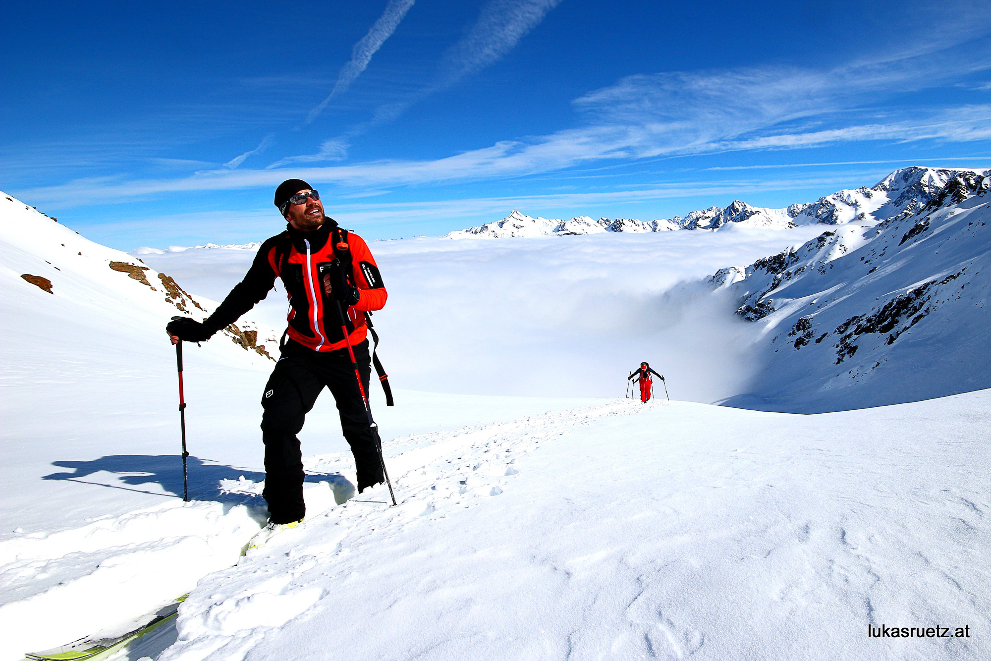 Auch and er Mitterlochspitze kommt man über die Hochnebeldecke