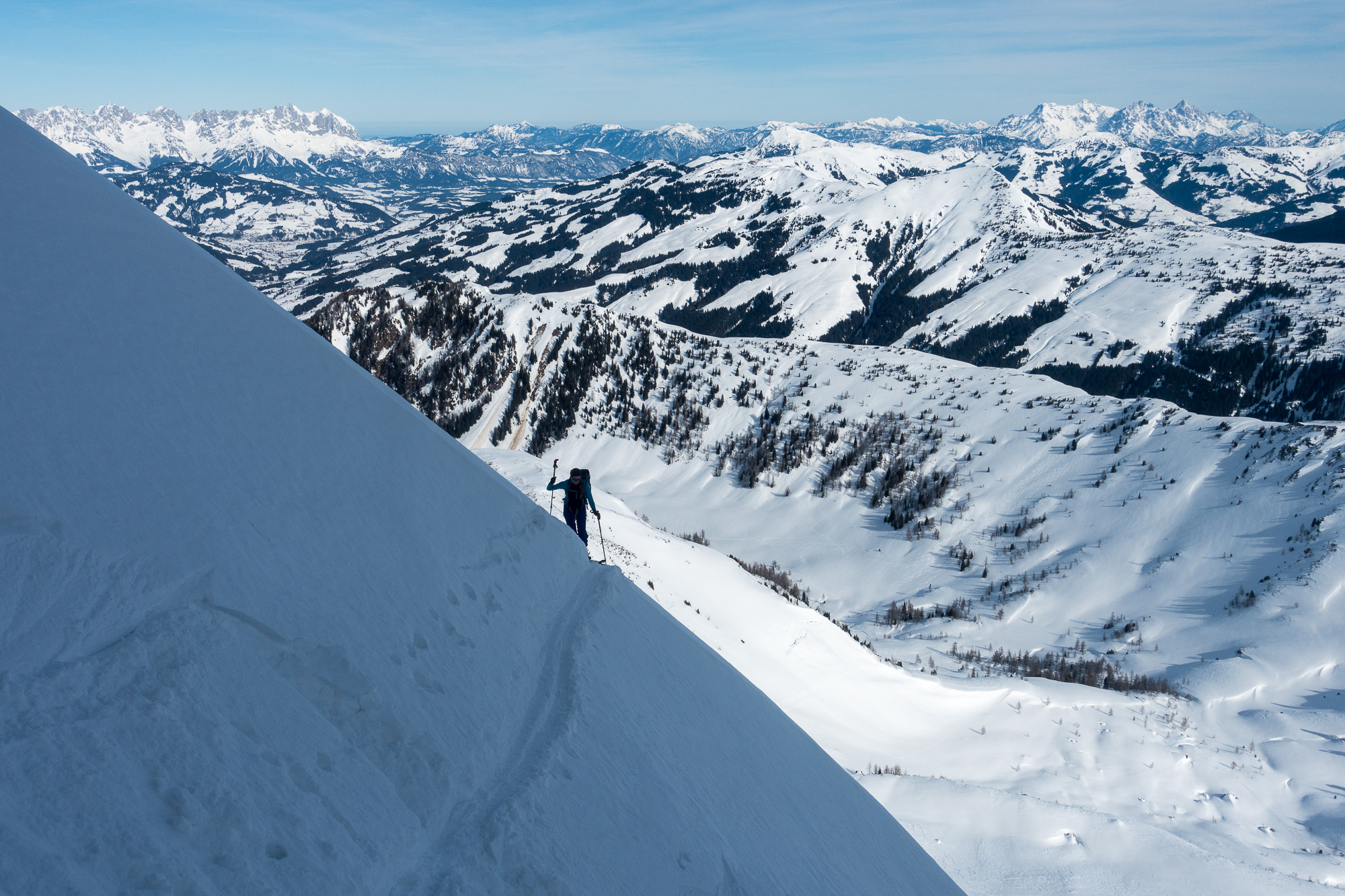 Steile Flanke - aber komplett mit Schnee bedeckt