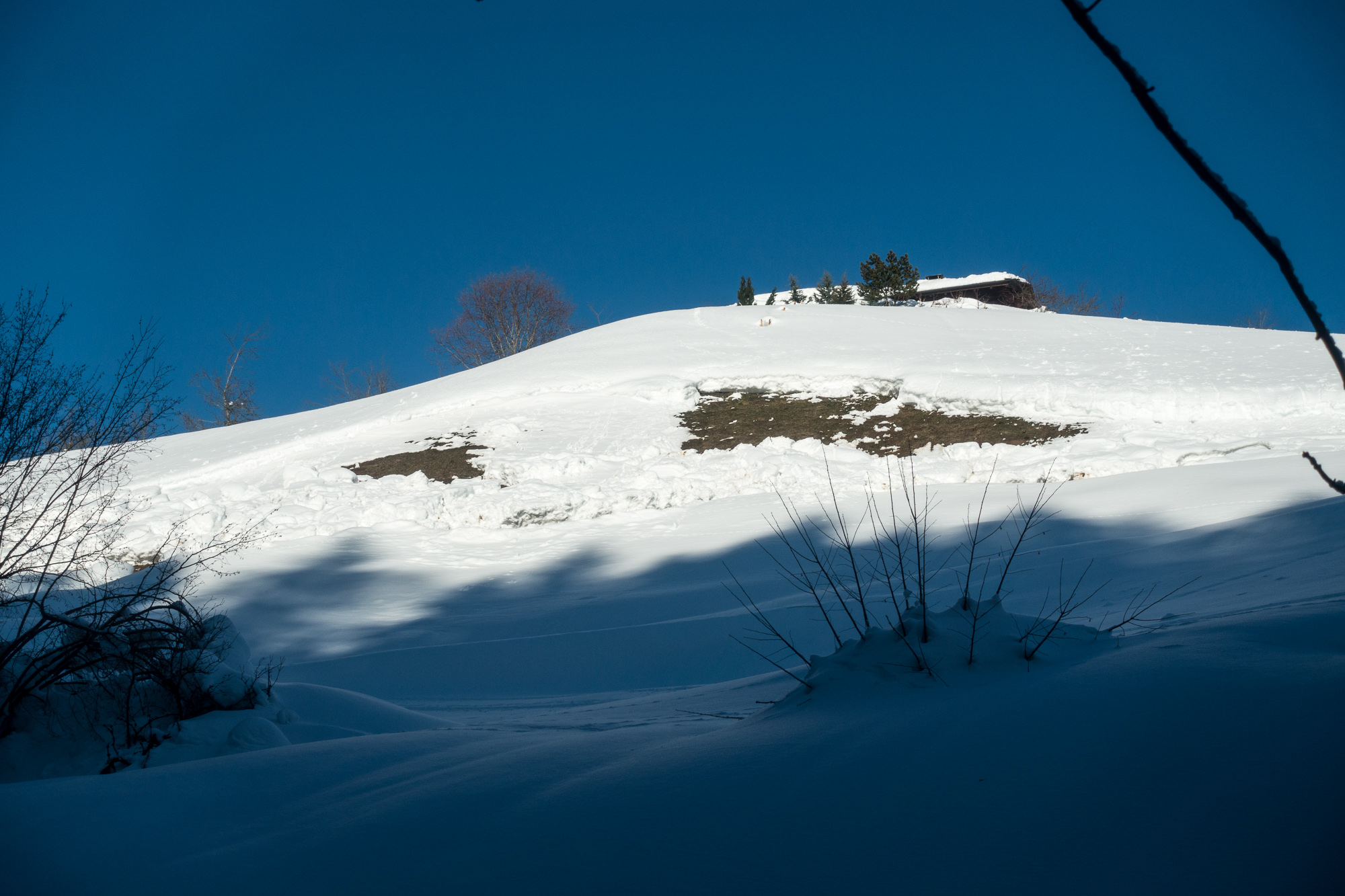 Und Gleitschnee oberhalb - aber zum Glück brauchen wir hier noch keine Brotzeitpause und sind schnell durch.