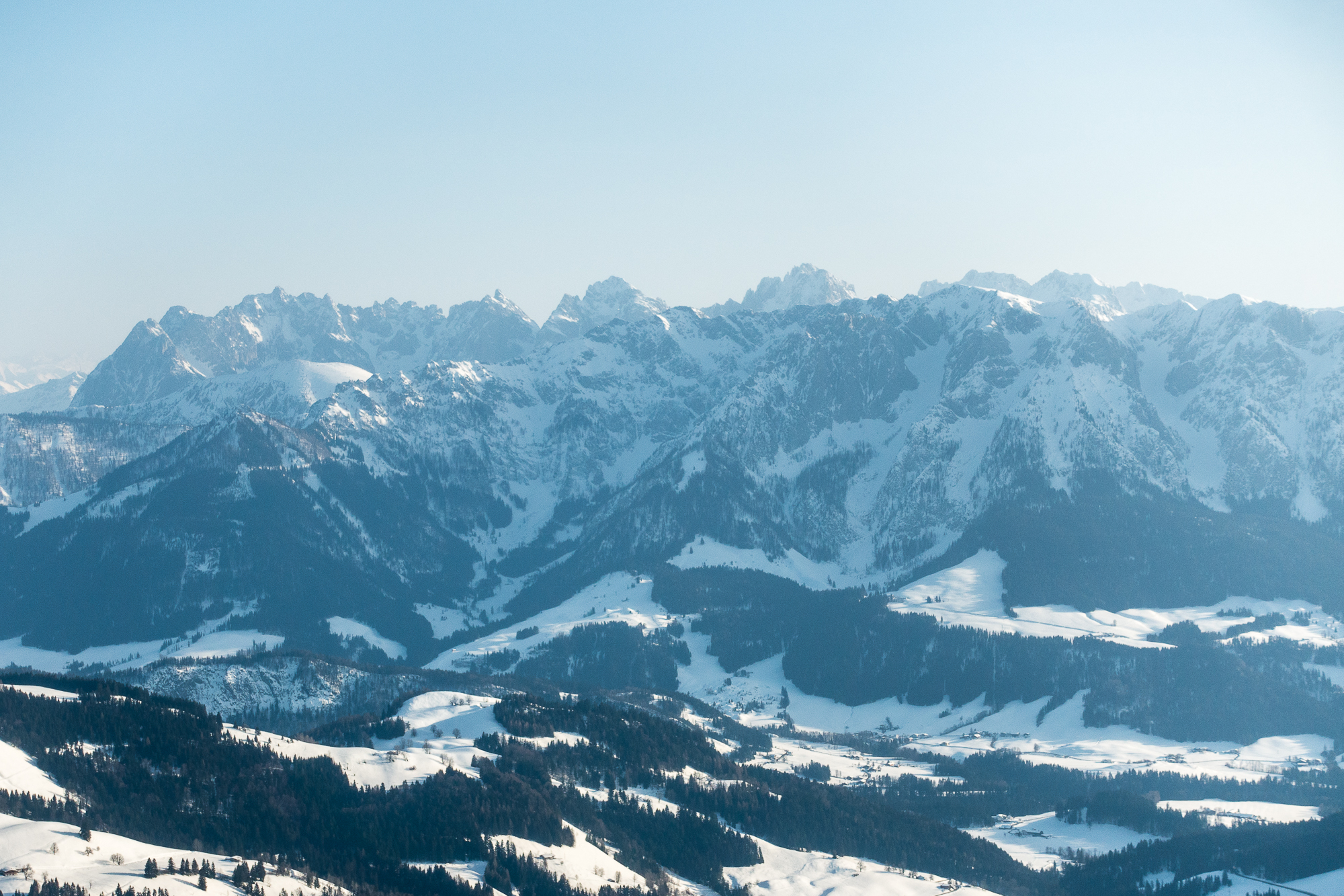 Die Nordseite des Zahmen Kaisers gegenüber