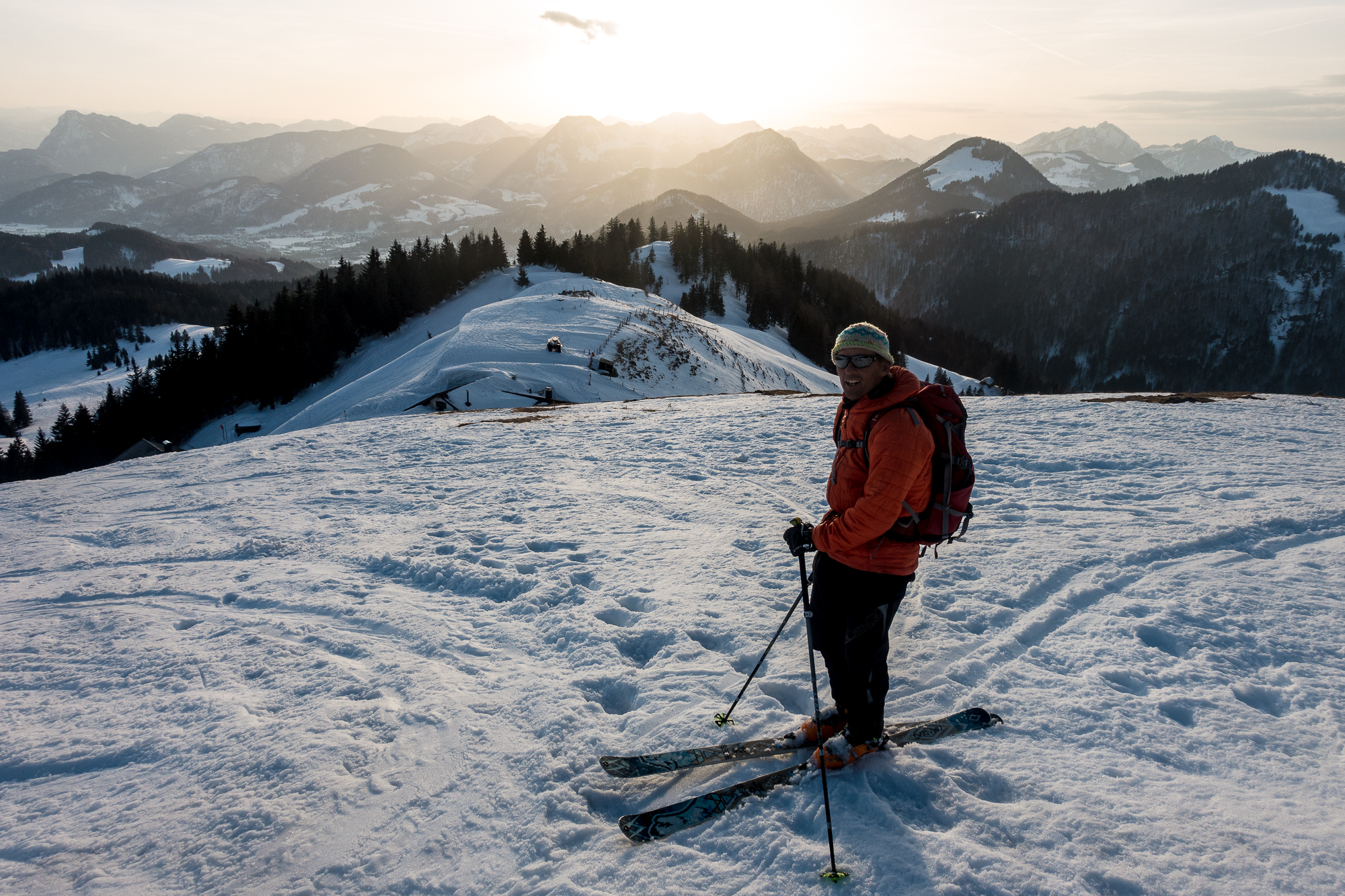 Zerfahrener, aber nicht allzu tiefer Sulzschnee über dem Spitzsteinhaus.