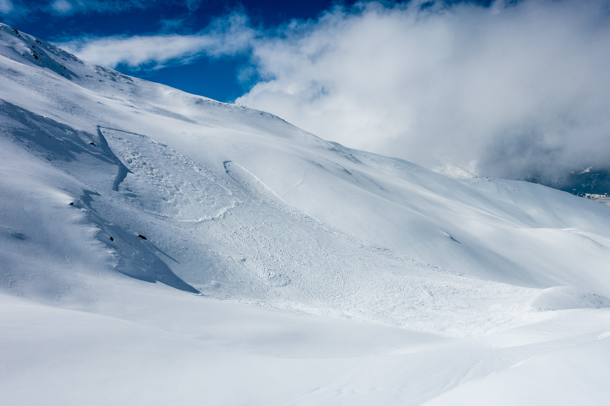 Lehrbuchmäßige Schneebretter in der Nordwestflanke der Tiergartenspitze