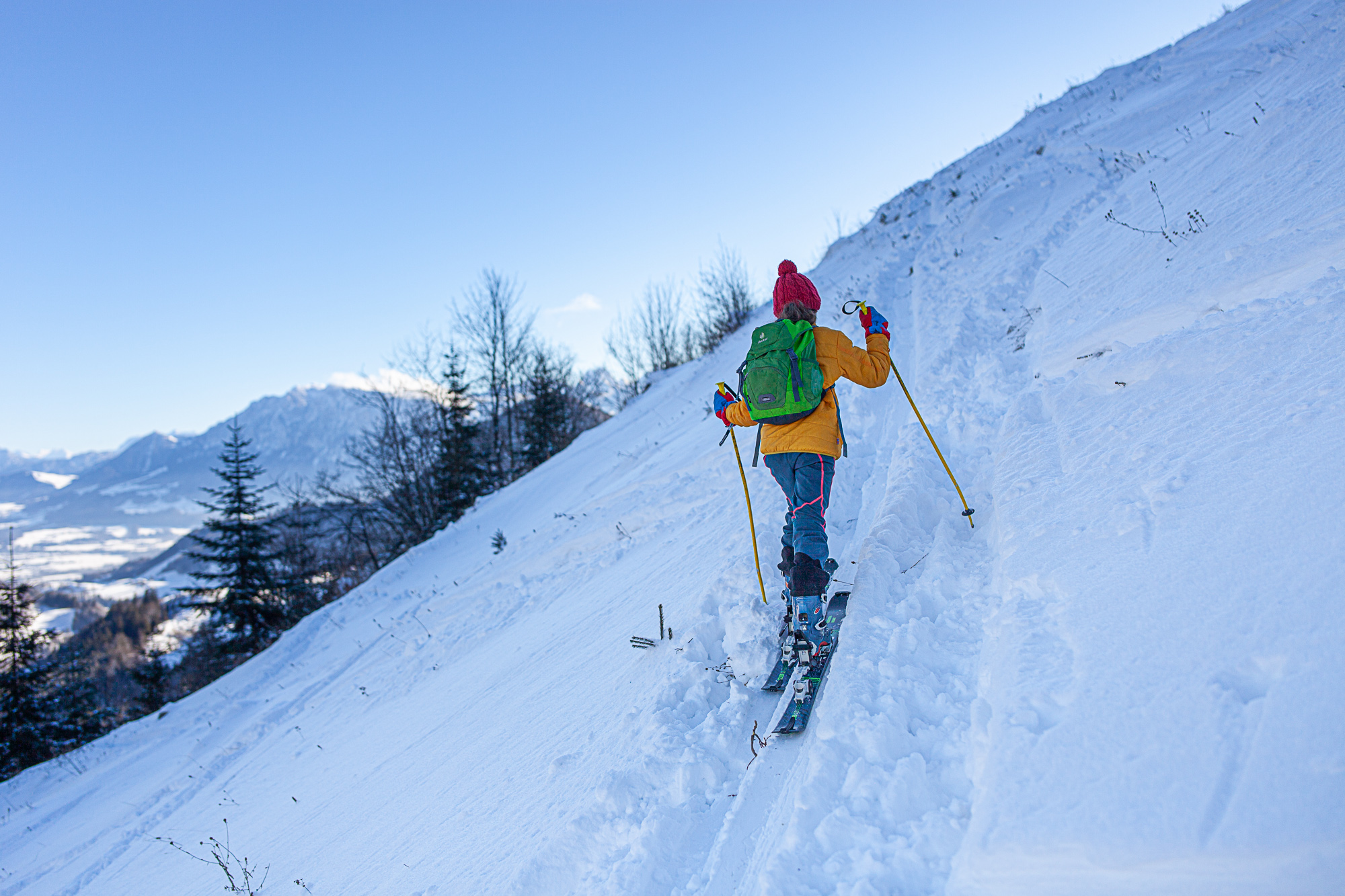 Wenig Schnee am Hang oberhalb der Schoisseralm