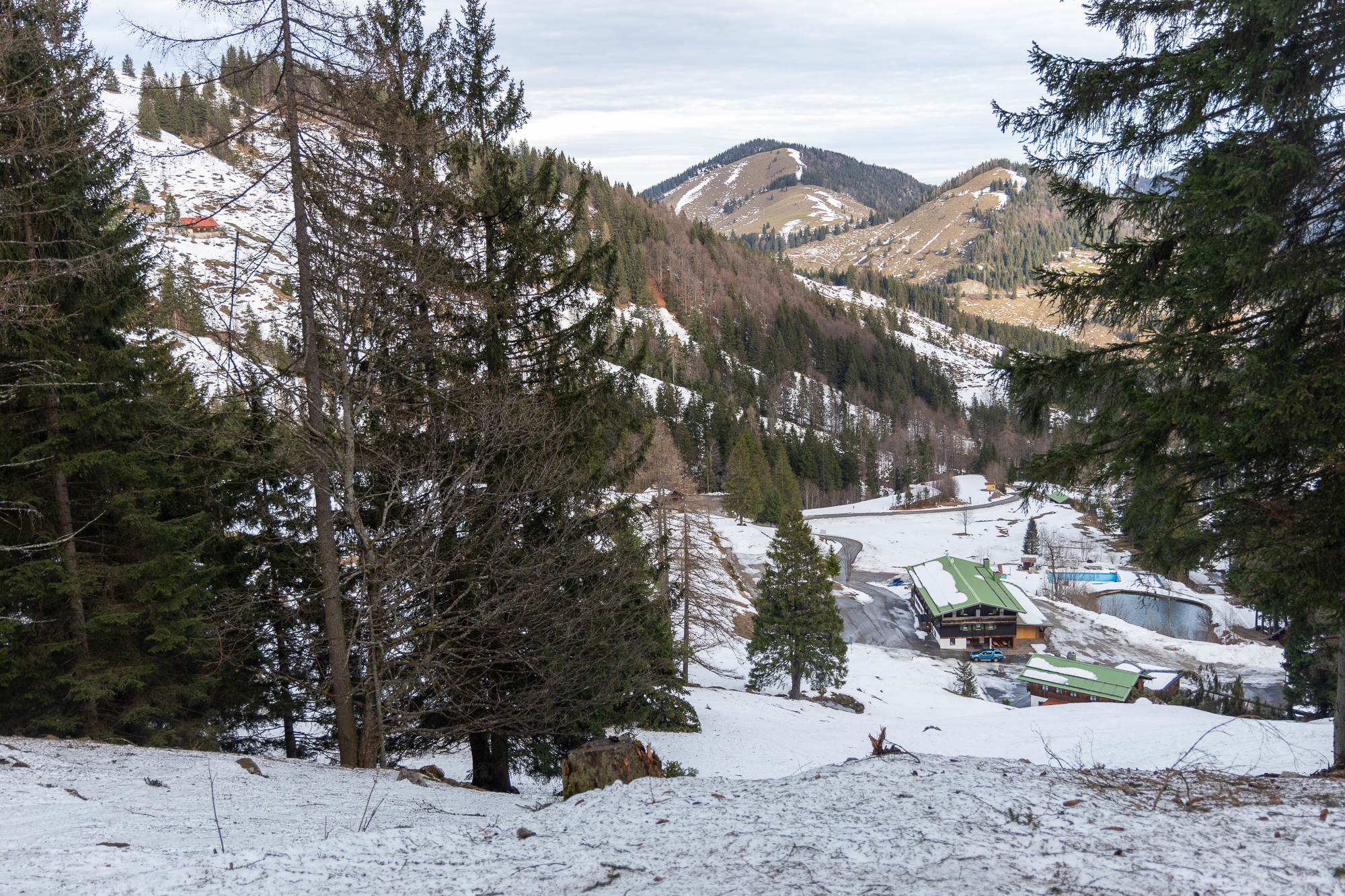 Vom Sturm verdreckte Schneeoberfläche knapp oberhalb der Rosengasse